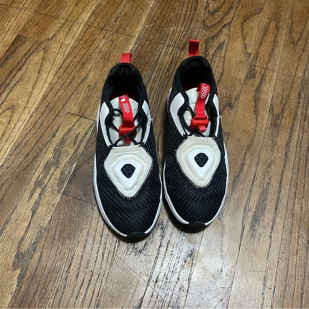 LeBron Laceless Sneakers